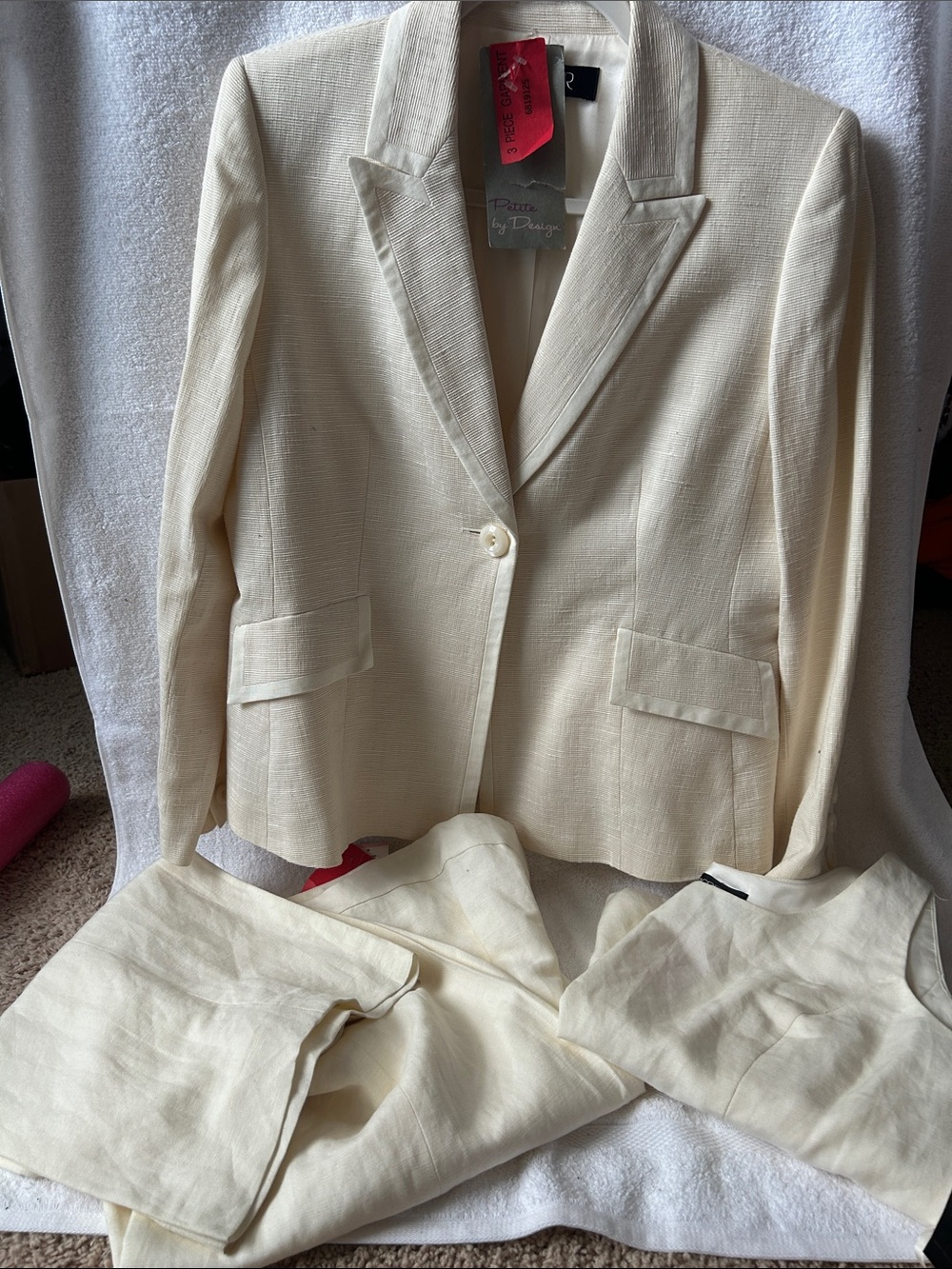 Kasper Cream Women's Pantsuit Blazer and Trousers